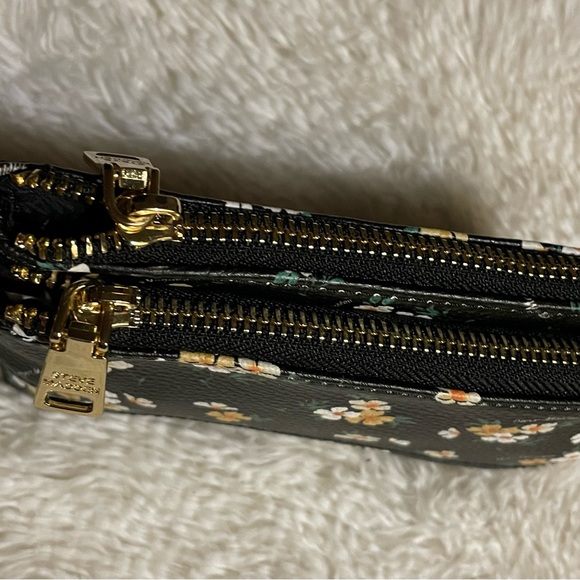 Wrist Wallet - Picture 4 of 4